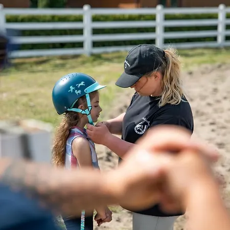 Pod Debami ,pokoje,nauka Jazdy Konnej Obok Leby Sarbsk