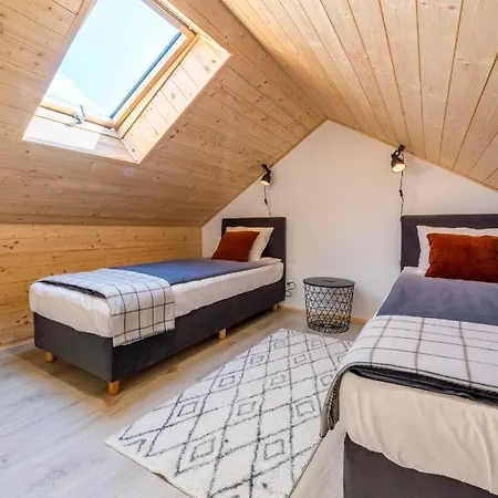 Ferienhaus Pod Debami ,pokoje,nauka Jazdy Konnej Obok Leby Sarbsk