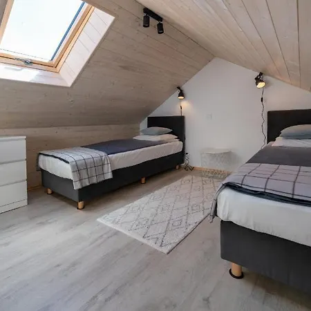 Pod Debami ,pokoje,nauka Jazdy Konnej Obok Leby *