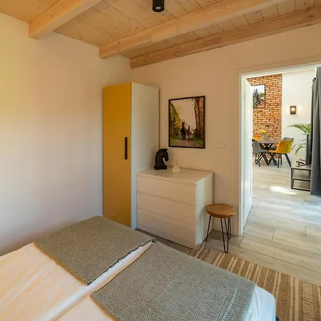 Pod Debami ,pokoje,nauka Jazdy Konnej Obok Leby Holiday home