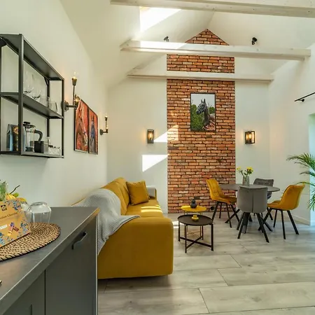 Ferienhaus Pod Debami ,pokoje,nauka Jazdy Konnej Obok Leby *