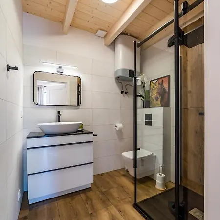 Holiday home Pod Debami ,pokoje,nauka Jazdy Konnej Obok Leby *