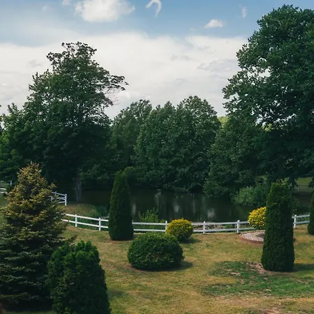 Pod Debami ,pokoje,nauka Jazdy Konnej Obok Leby *