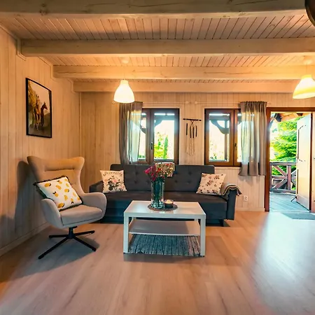 Holiday home Pod Debami ,pokoje,nauka Jazdy Konnej Obok Leby Sarbsk