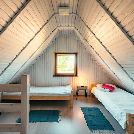 Pod Debami ,pokoje,nauka Jazdy Konnej Obok Leby *