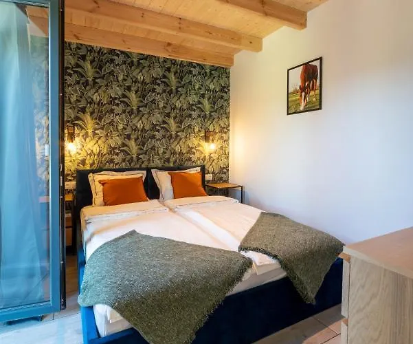 Pod Debami ,pokoje,nauka Jazdy Konnej Obok Leby