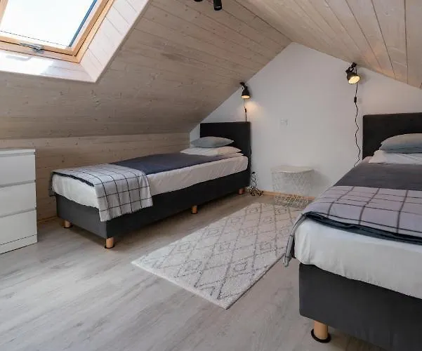 Pod Debami ,pokoje,nauka Jazdy Konnej Obok Leby *