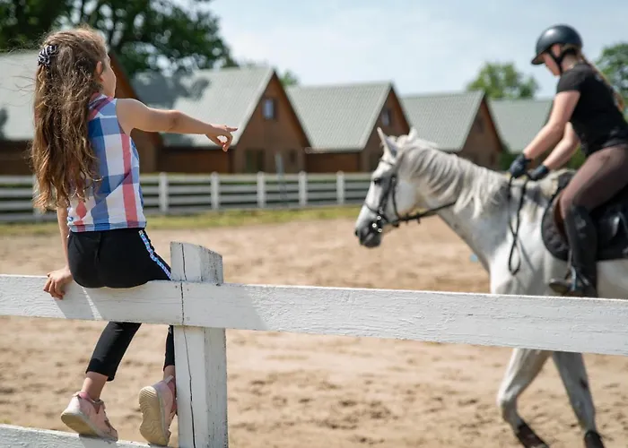 Pod Debami ,pokoje,nauka Jazdy Konnej Obok Leby بيت للعطل Sarbsk