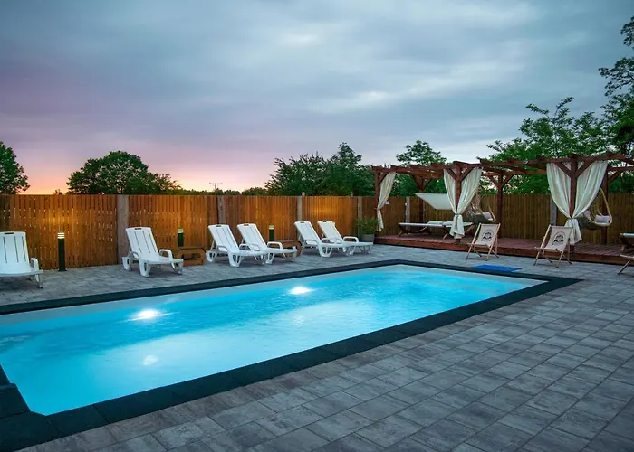 Pod Debami ,pokoje,nauka Jazdy Konnej Obok Leby بيت للعطل