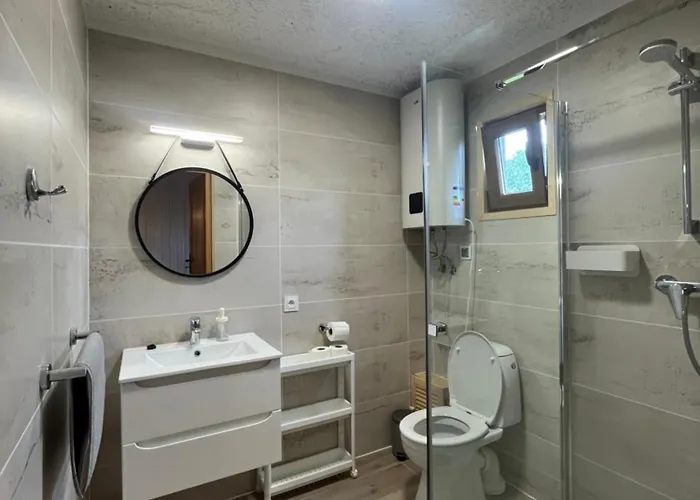 Pod Debami ,pokoje,nauka Jazdy Konnej Obok Leby *