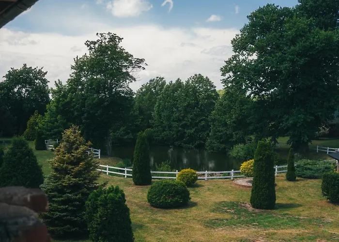 Pod Debami ,pokoje,nauka Jazdy Konnej Obok Leby *